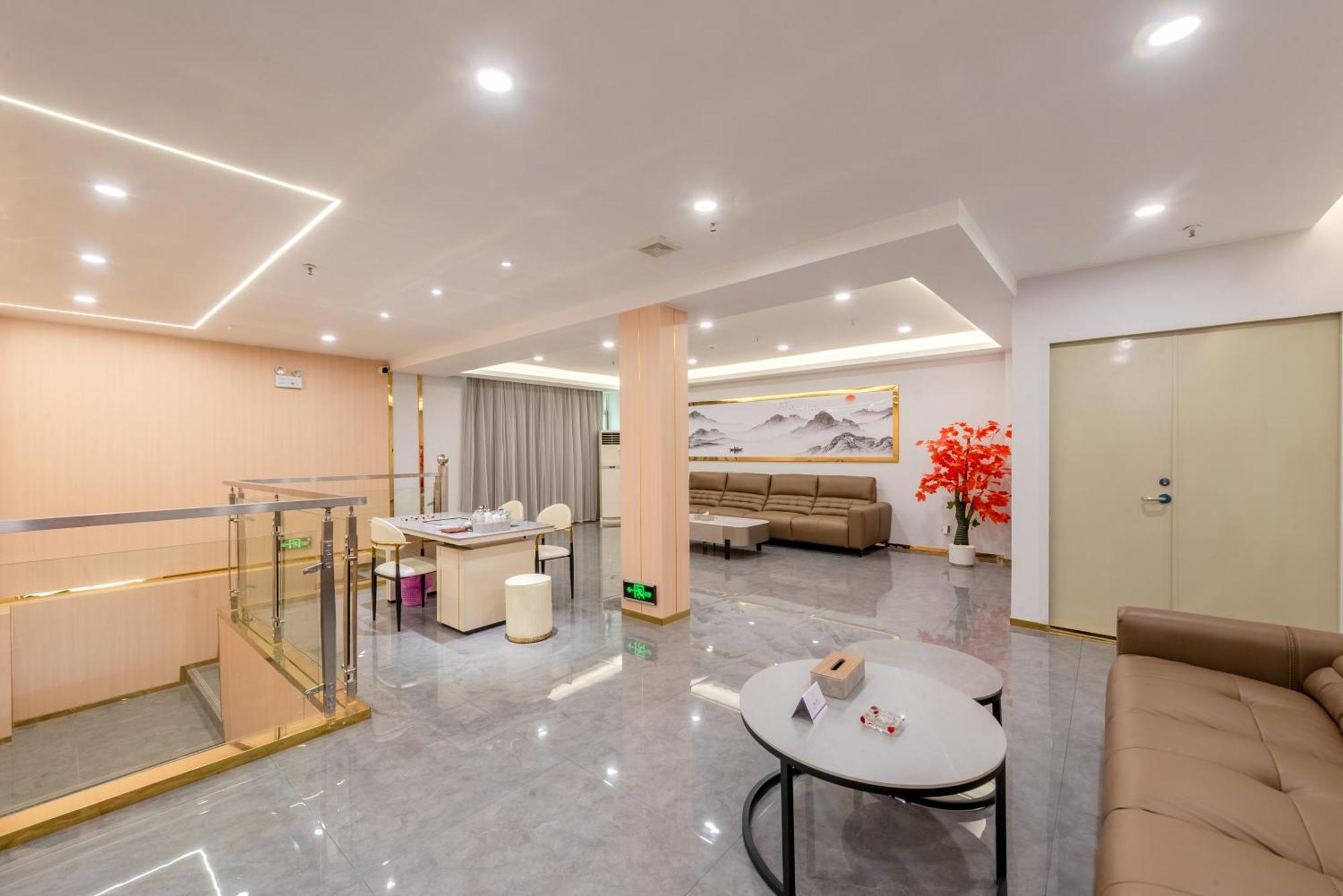 Huahang Hotel - Guangzhou Baiyun International Airport - Free Airport Shuttle Bus Екстериор снимка