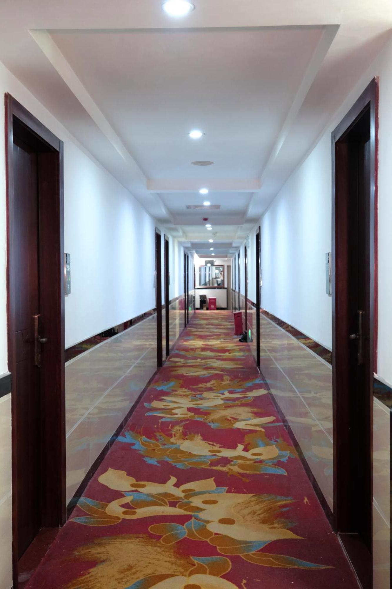 Huahang Hotel - Guangzhou Baiyun International Airport - Free Airport Shuttle Bus Екстериор снимка