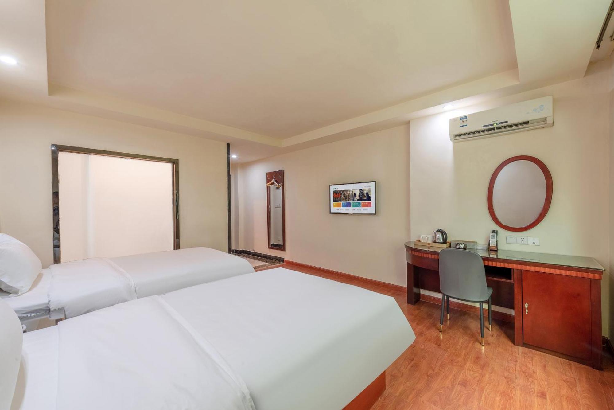 Huahang Hotel - Guangzhou Baiyun International Airport - Free Airport Shuttle Bus Екстериор снимка