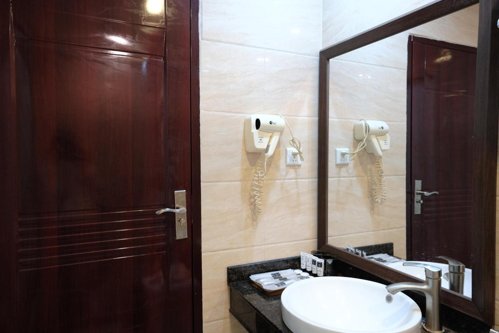 Huahang Hotel - Guangzhou Baiyun International Airport - Free Airport Shuttle Bus Екстериор снимка