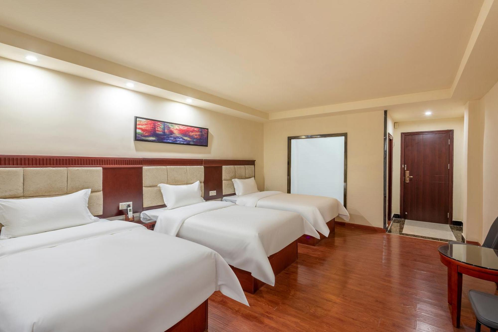 Huahang Hotel - Guangzhou Baiyun International Airport - Free Airport Shuttle Bus Екстериор снимка