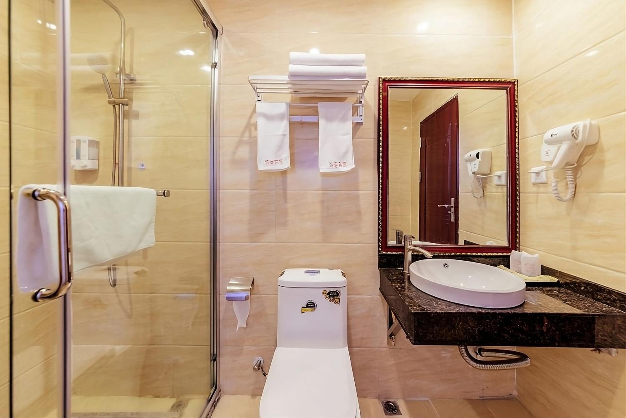 Huahang Hotel - Guangzhou Baiyun International Airport - Free Airport Shuttle Bus Екстериор снимка