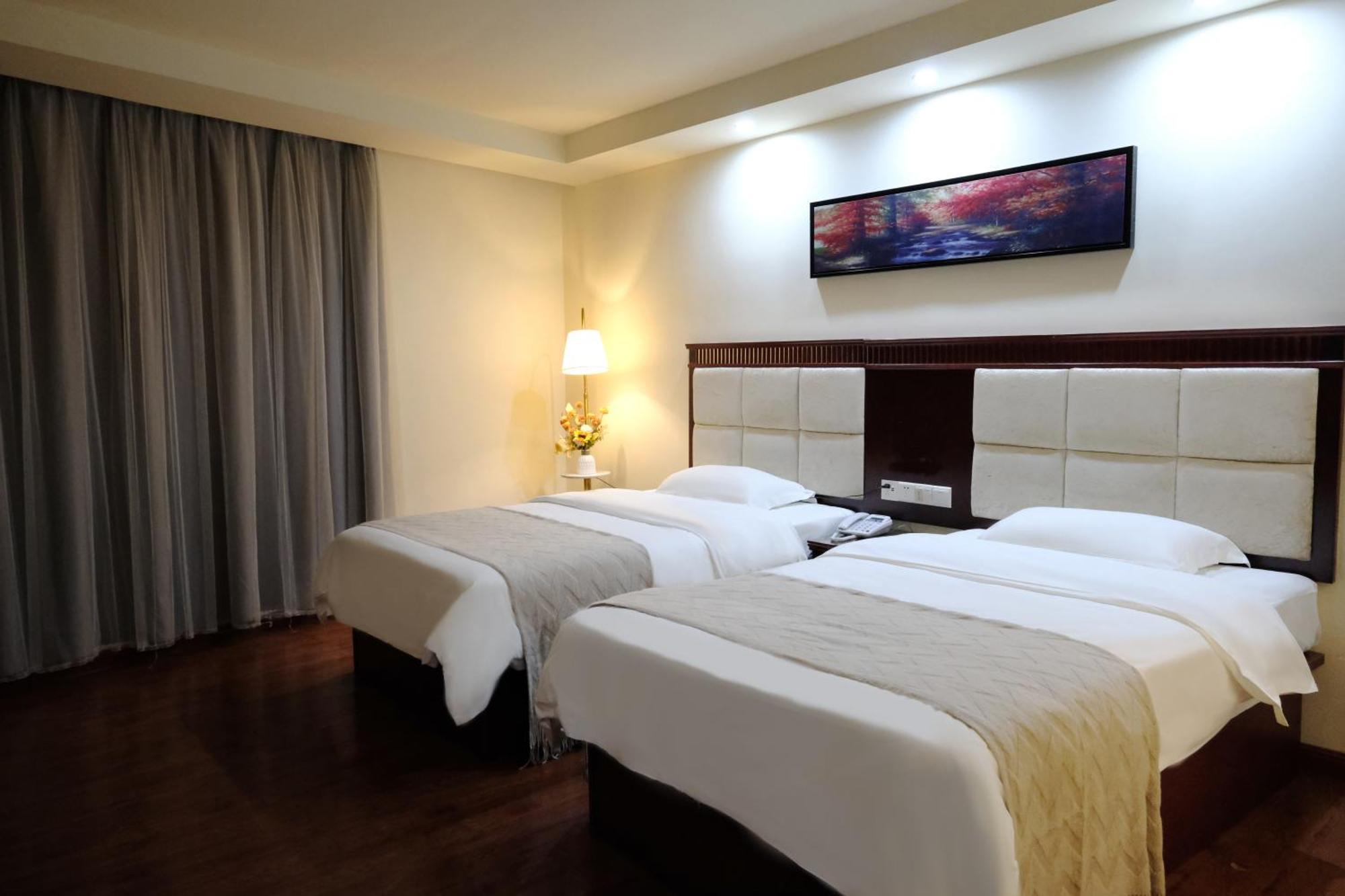 Huahang Hotel - Guangzhou Baiyun International Airport - Free Airport Shuttle Bus Екстериор снимка