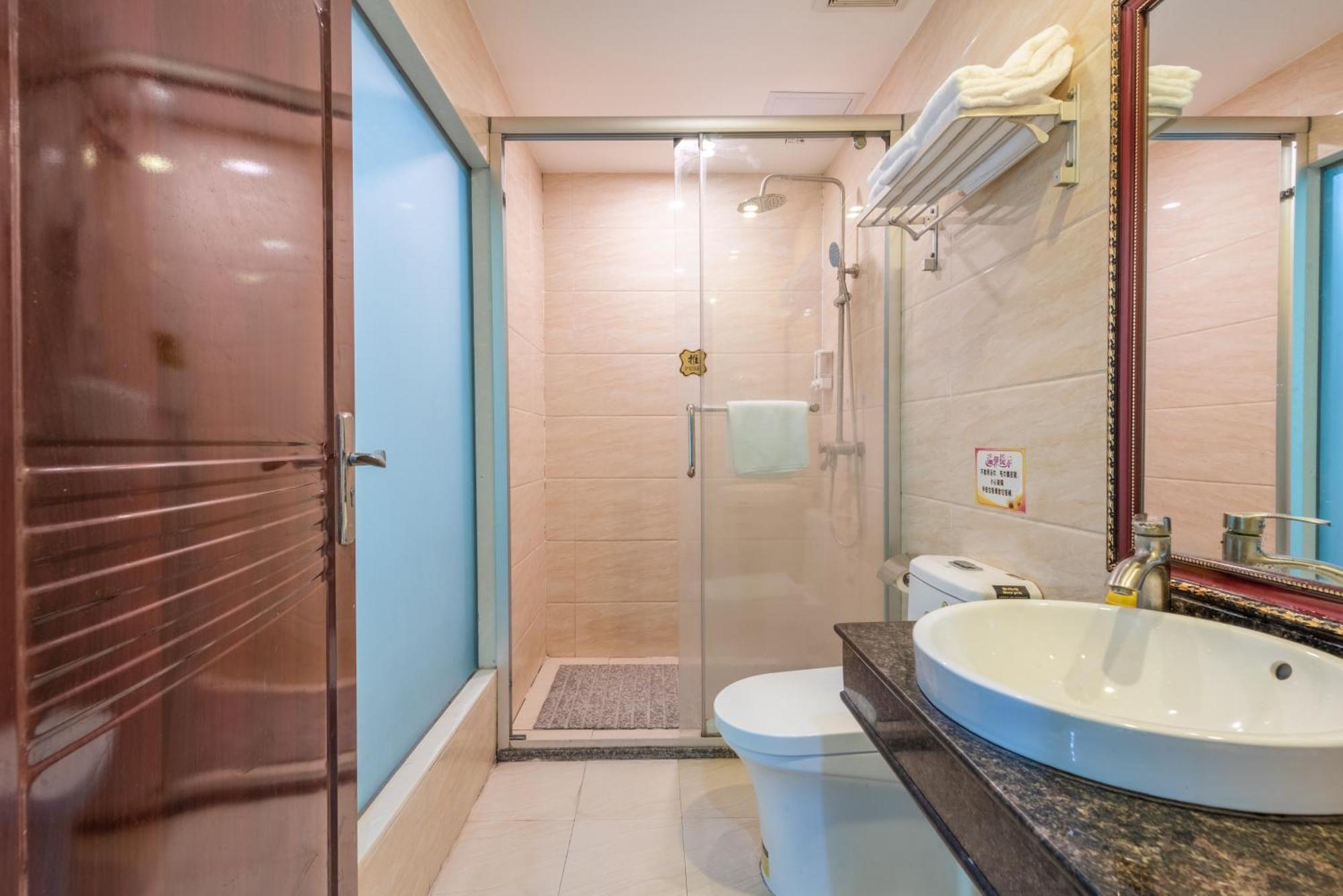 Huahang Hotel - Guangzhou Baiyun International Airport - Free Airport Shuttle Bus Екстериор снимка