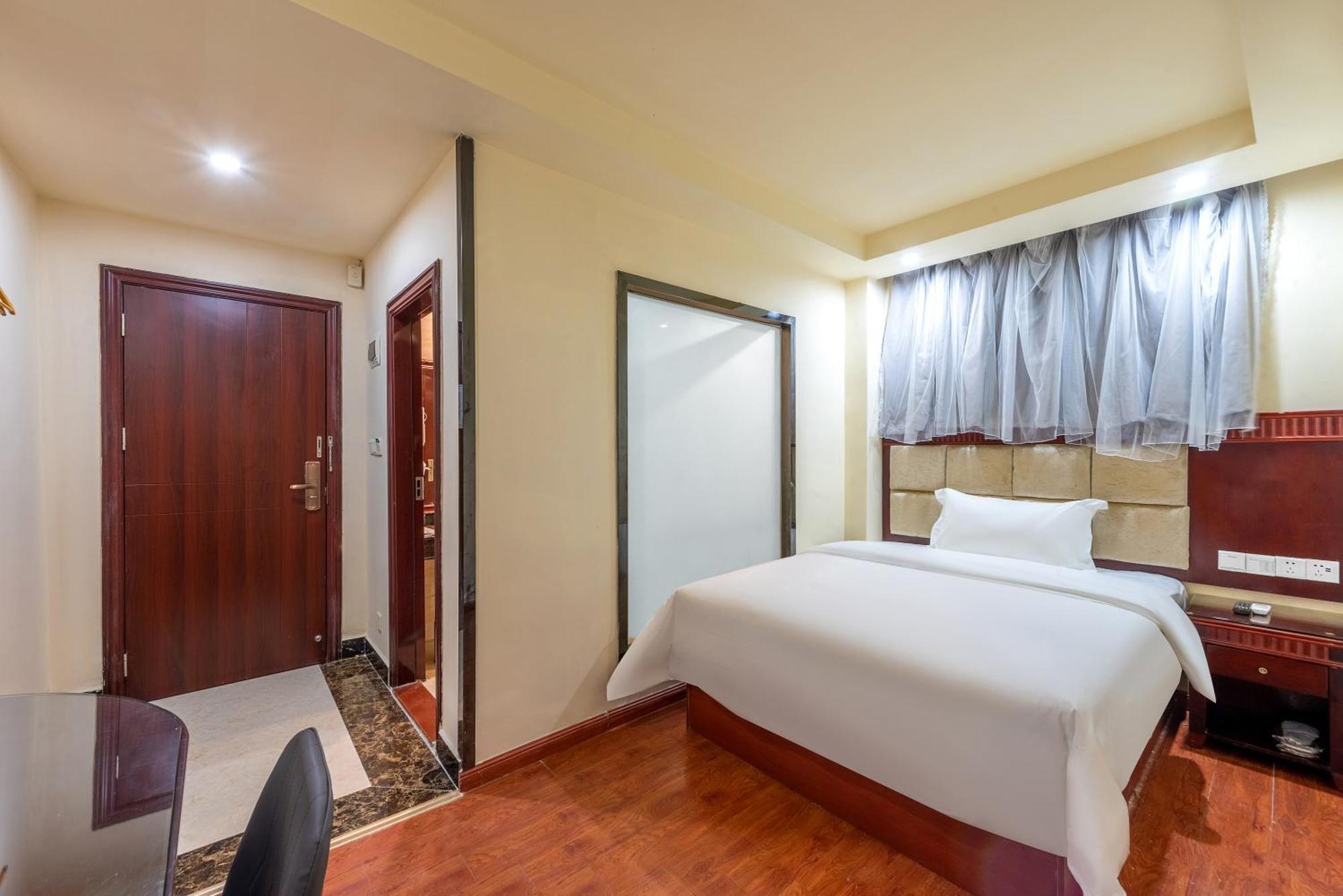 Huahang Hotel - Guangzhou Baiyun International Airport - Free Airport Shuttle Bus Екстериор снимка